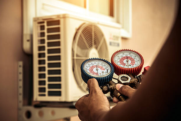 Professional Ac Installation technician working in Grand Prairie, TX